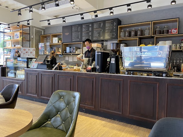 Louisa Coffee 路易莎咖啡(新竹關埔店)