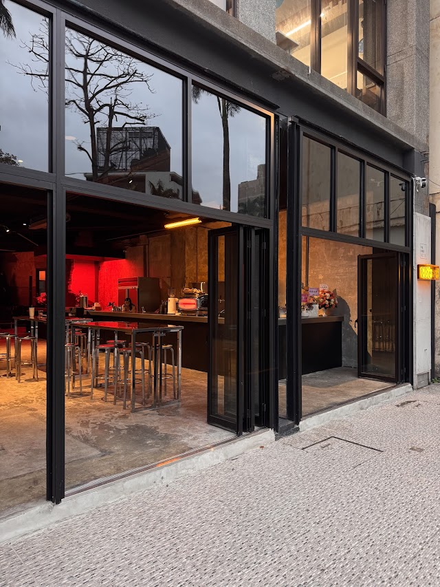 O.ops Café