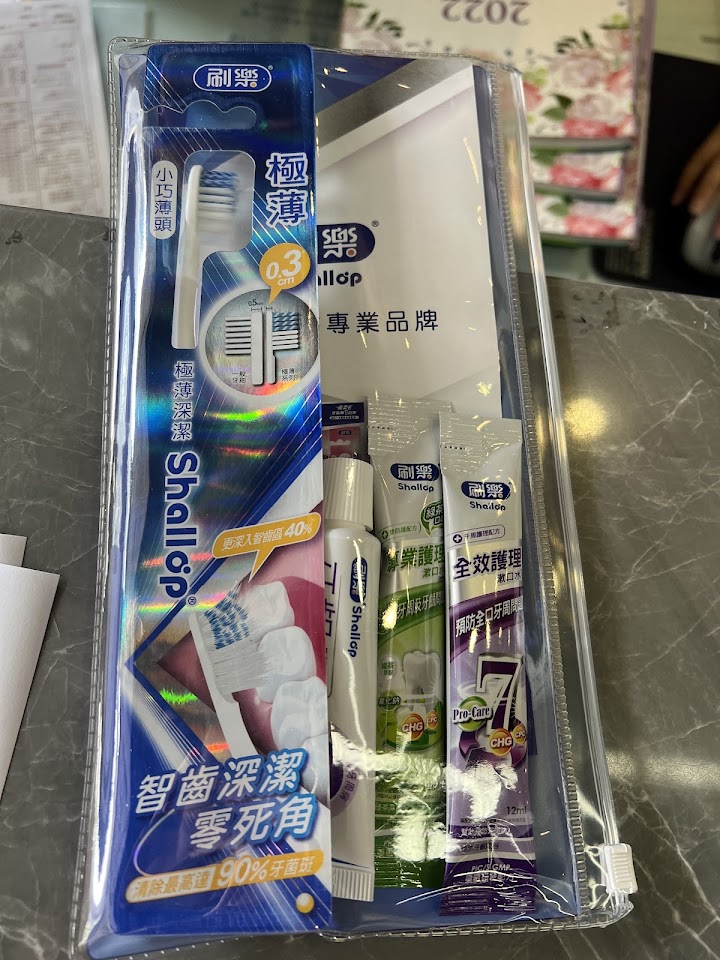 康橋牙醫診所-台中顯微根管 顯微根管專科 植牙 齒顎矯正 牙周病治療 根管治療 二次根管 假牙療程 全口重建 健保治療