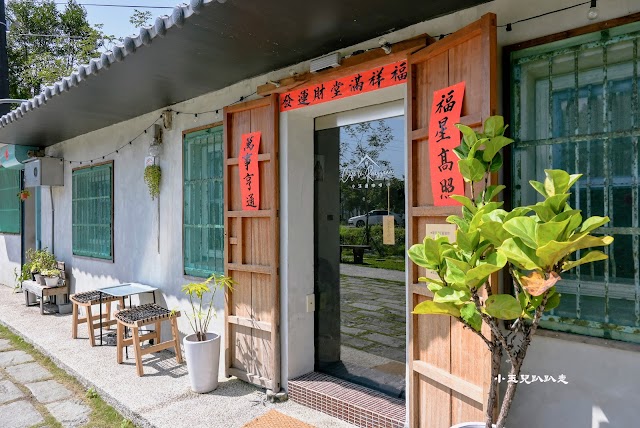 小溪邊咖啡