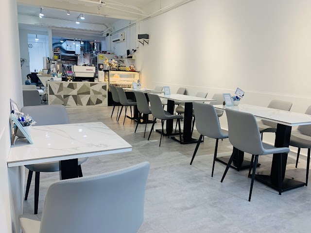 CAFE LE MAHE