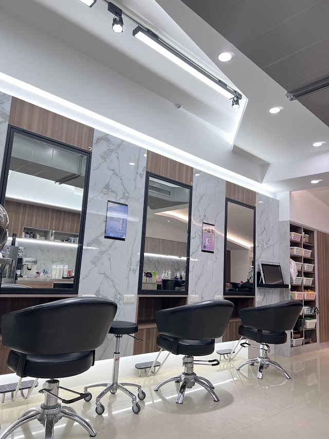 Leader hair 麗特宜蘭店（燙髮、染髮、男士燙、電棒記憶燙、頭皮養護、spa、結構護髮、手刷染、巴黎畫染）