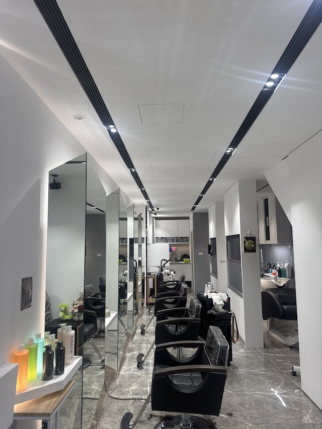 Moni hair salon 預約制無固定公休日（台南 東區 成大 美髮沙龍）