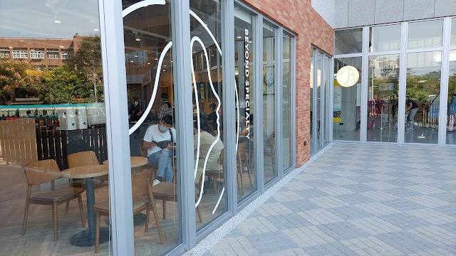 Louisa Coffee 路易莎咖啡(新竹兒童馬偕門市)